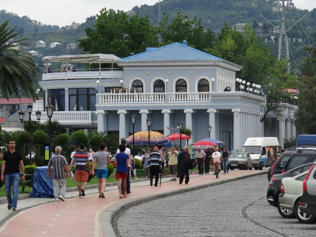 Batumi Summer Hotel Buitenkant foto